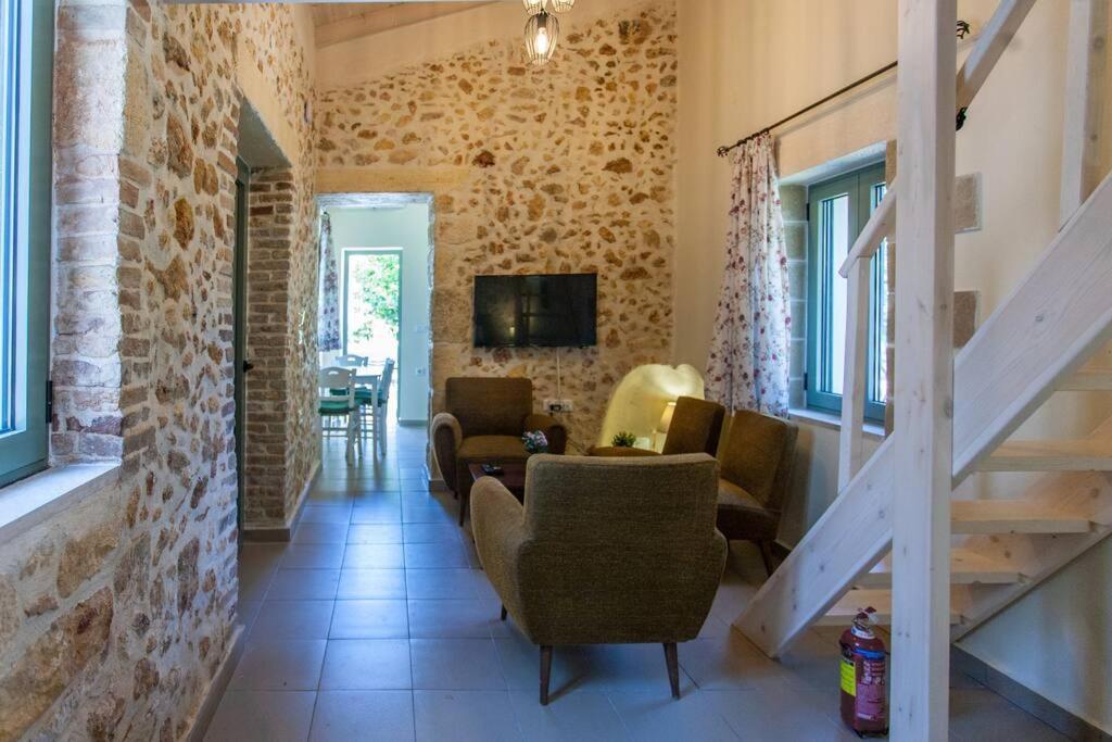 Ferienhaus Casa Athelia: Traditional Home, Local Neighborhood
